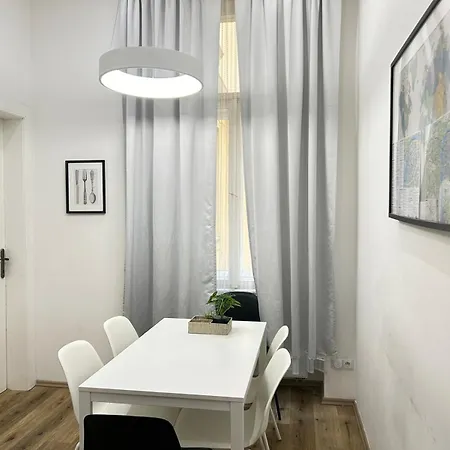 Entire Unit In The Center Of * Praha