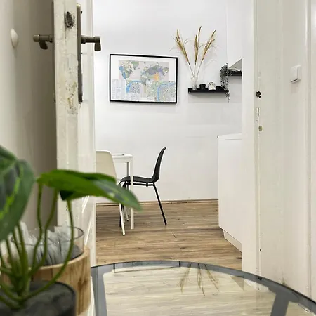 Entire Unit In The Center Of Apartment Prag